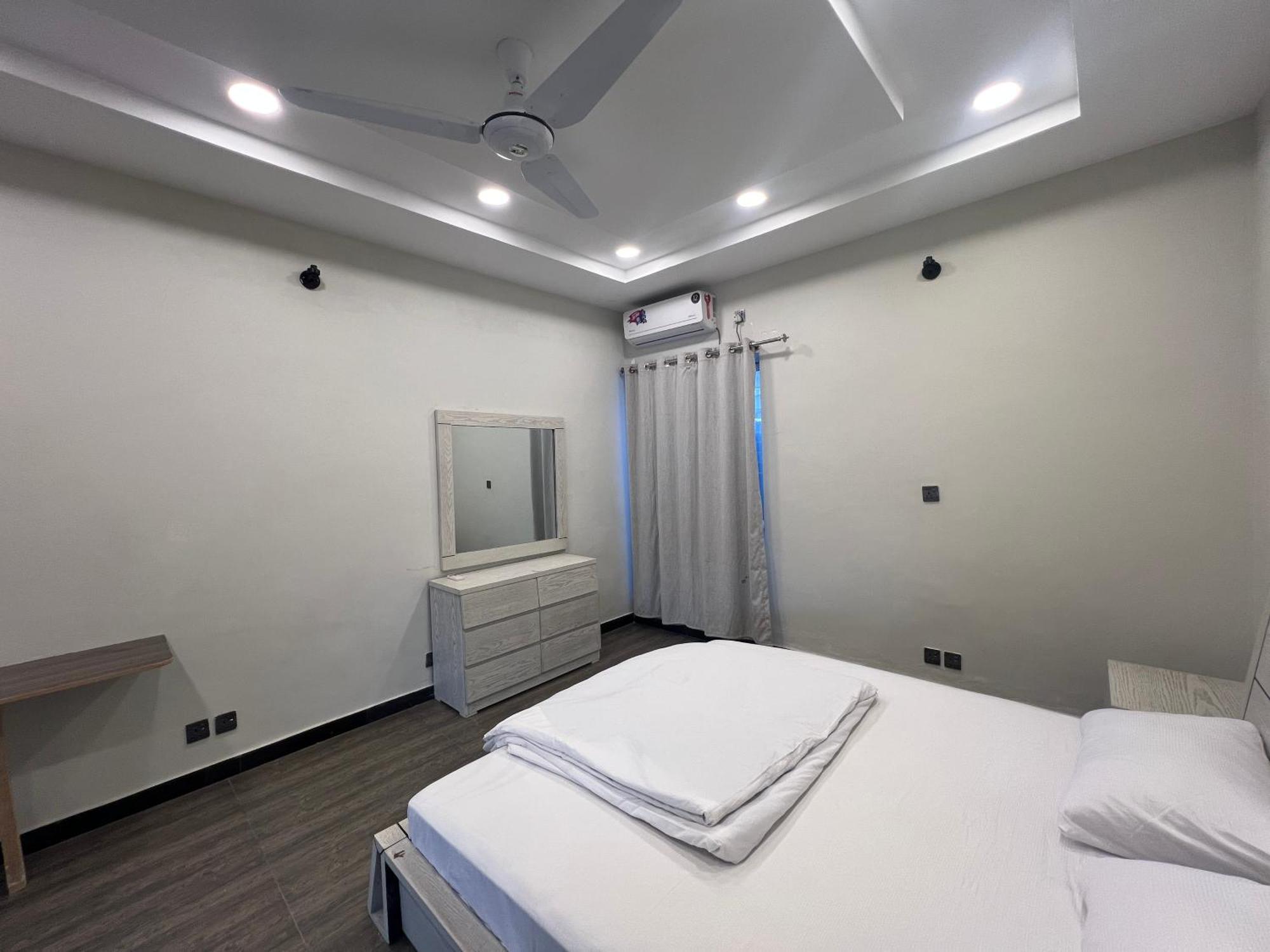 Deluxe King Room In Silverscape Residence Rawalpindi Exterior photo