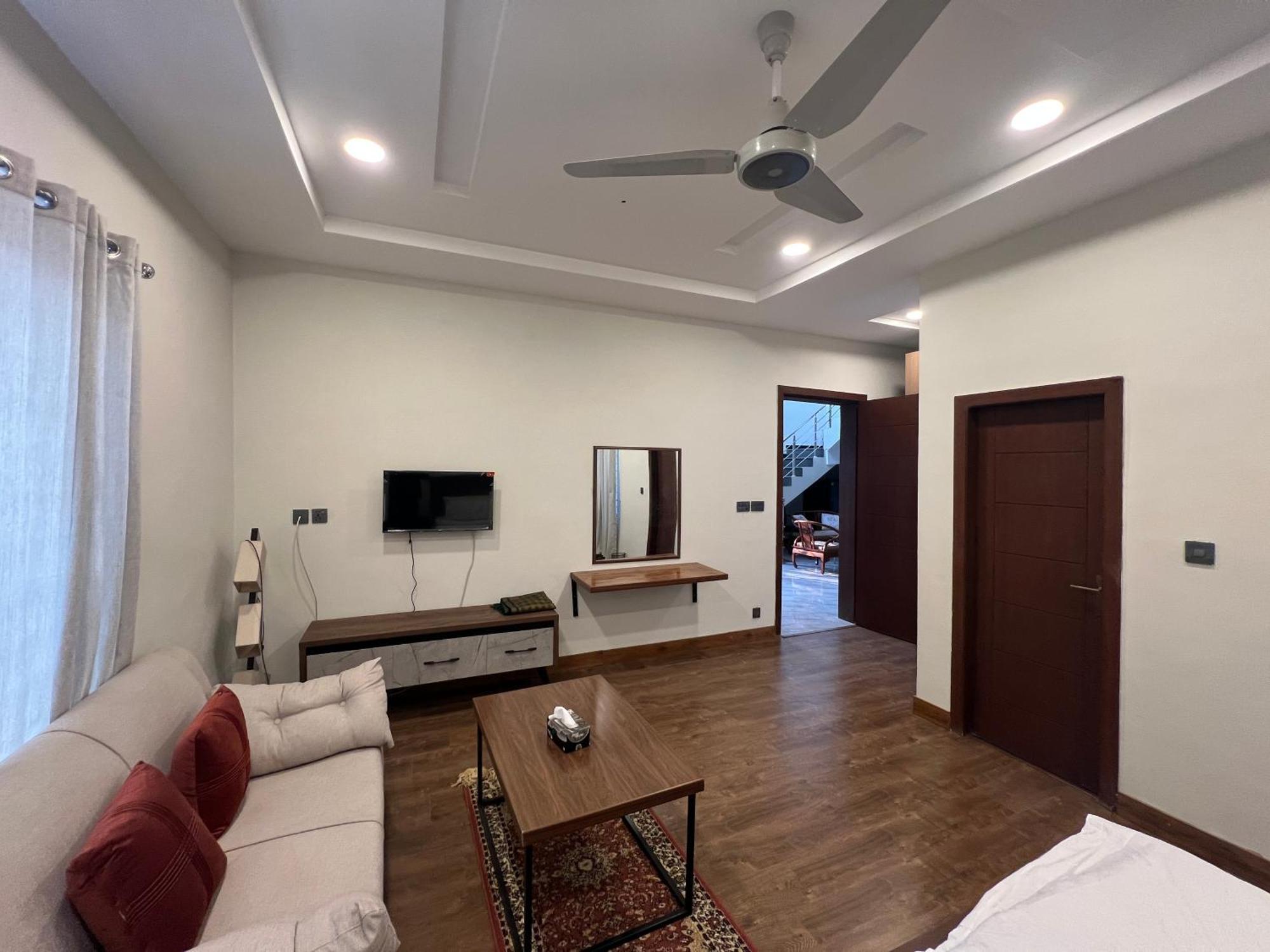 Deluxe King Room In Silverscape Residence Rawalpindi Exterior photo