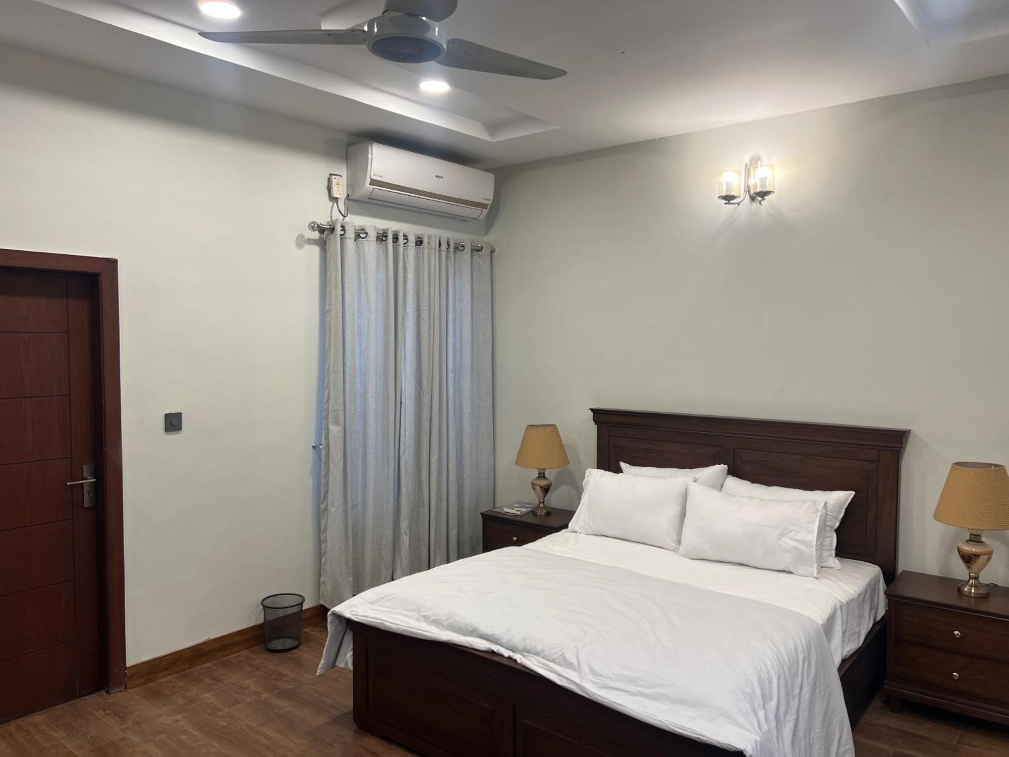Deluxe King Room In Silverscape Residence Rawalpindi Exterior photo