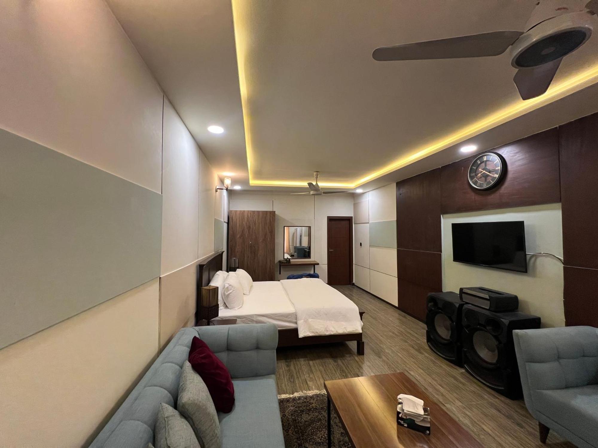 Deluxe King Room In Silverscape Residence Rawalpindi Exterior photo