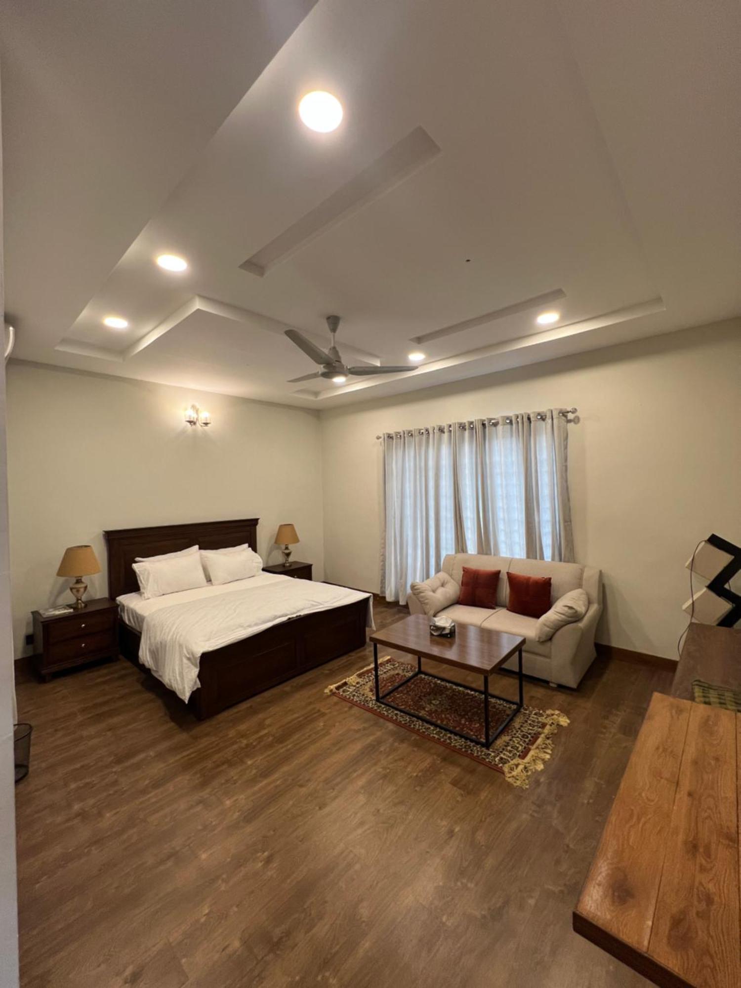 Deluxe King Room In Silverscape Residence Rawalpindi Exterior photo